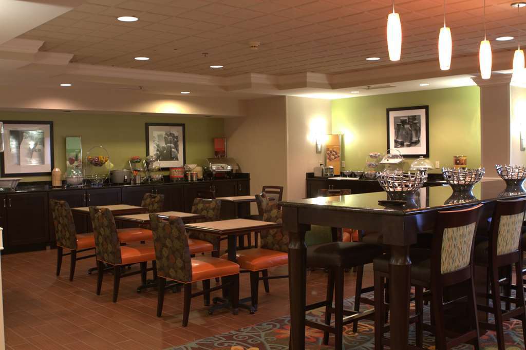 Hampton Inn Princeton Restaurant photo